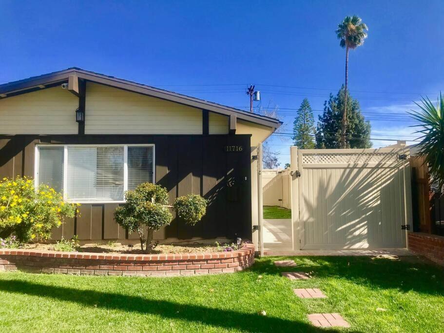 Private Modern Guesthouse With Backyard Los Angeles Bagian luar foto